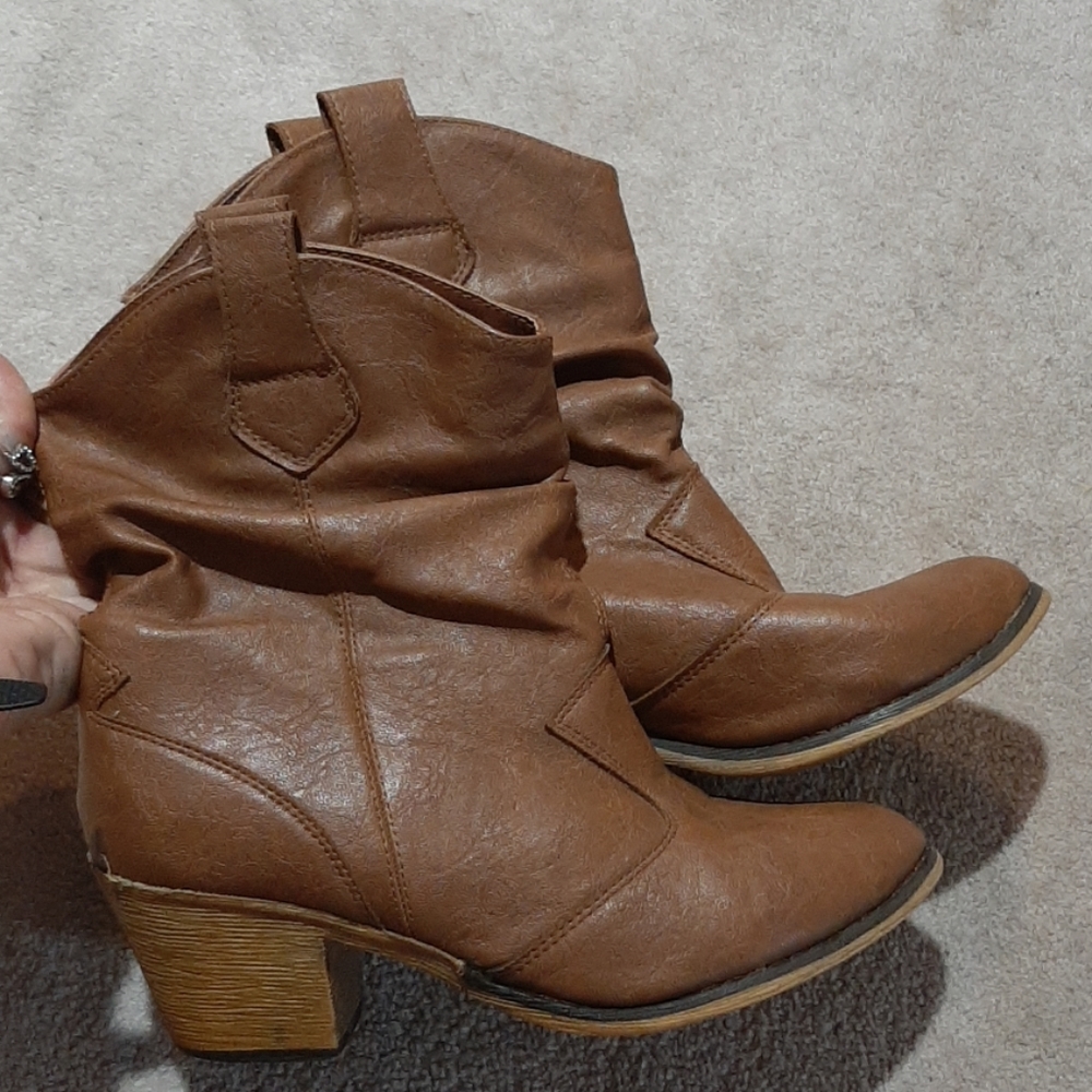 boots - Picture 3 of 3